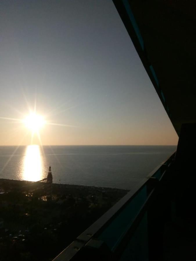 Апартаменты с видом на море Twin Towers Batumi, Orbi City Экстерьер фото