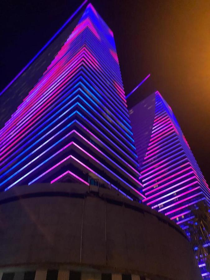 Апартаменты с видом на море Twin Towers Batumi, Orbi City Экстерьер фото
